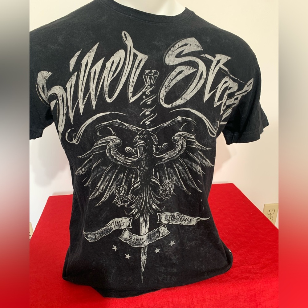 a Silver Star Rashad Evans Signature Series MMA T-shirt. Medium